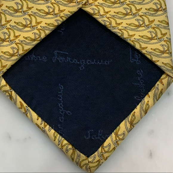 SALVATORE FERRAGAMO Twin Doves Yellow Silk Tie - Picture 4 of 4